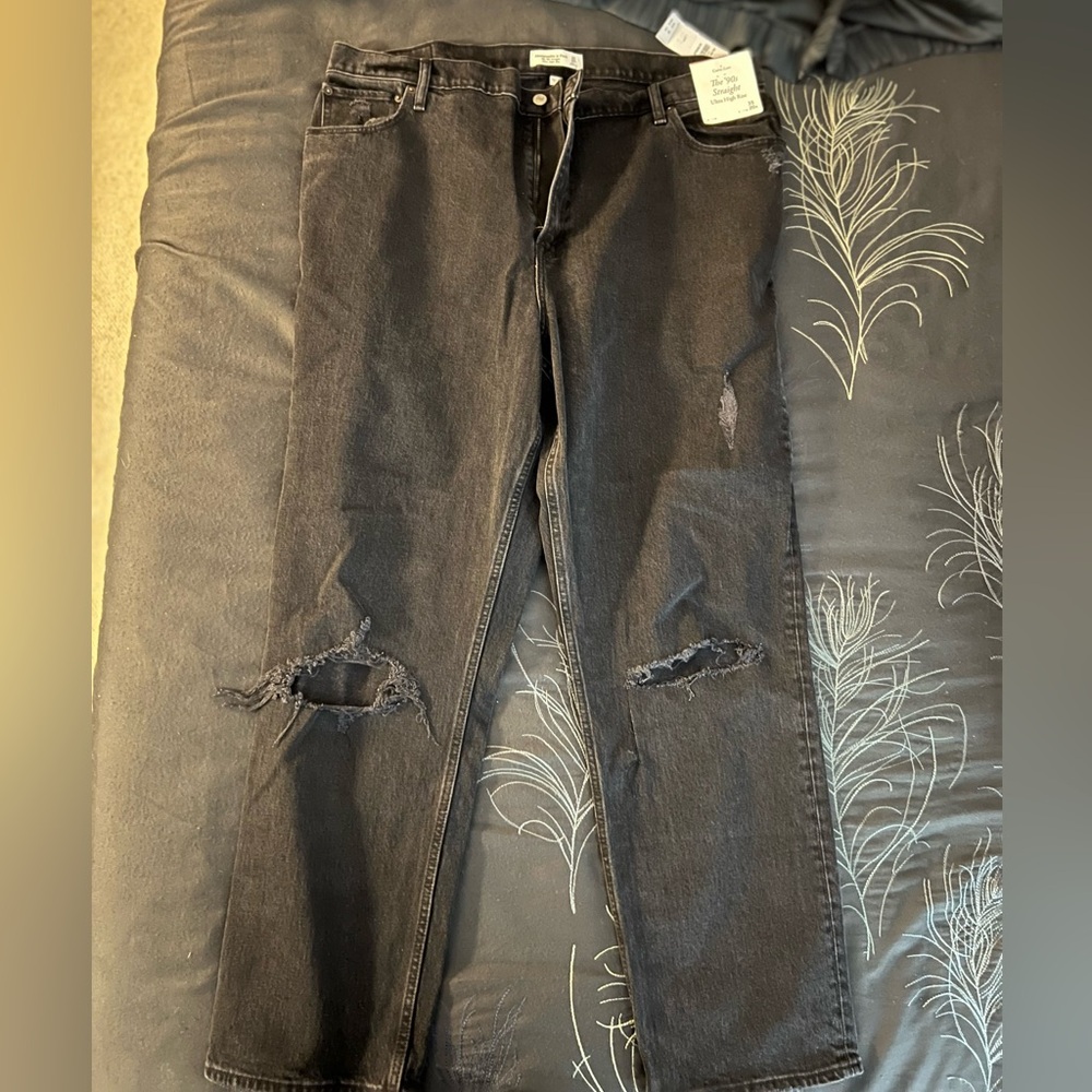 Abercrombie & Fitch Curve Love Ultra High Rise 90s Straight Jean
35 / 20R *NWT*